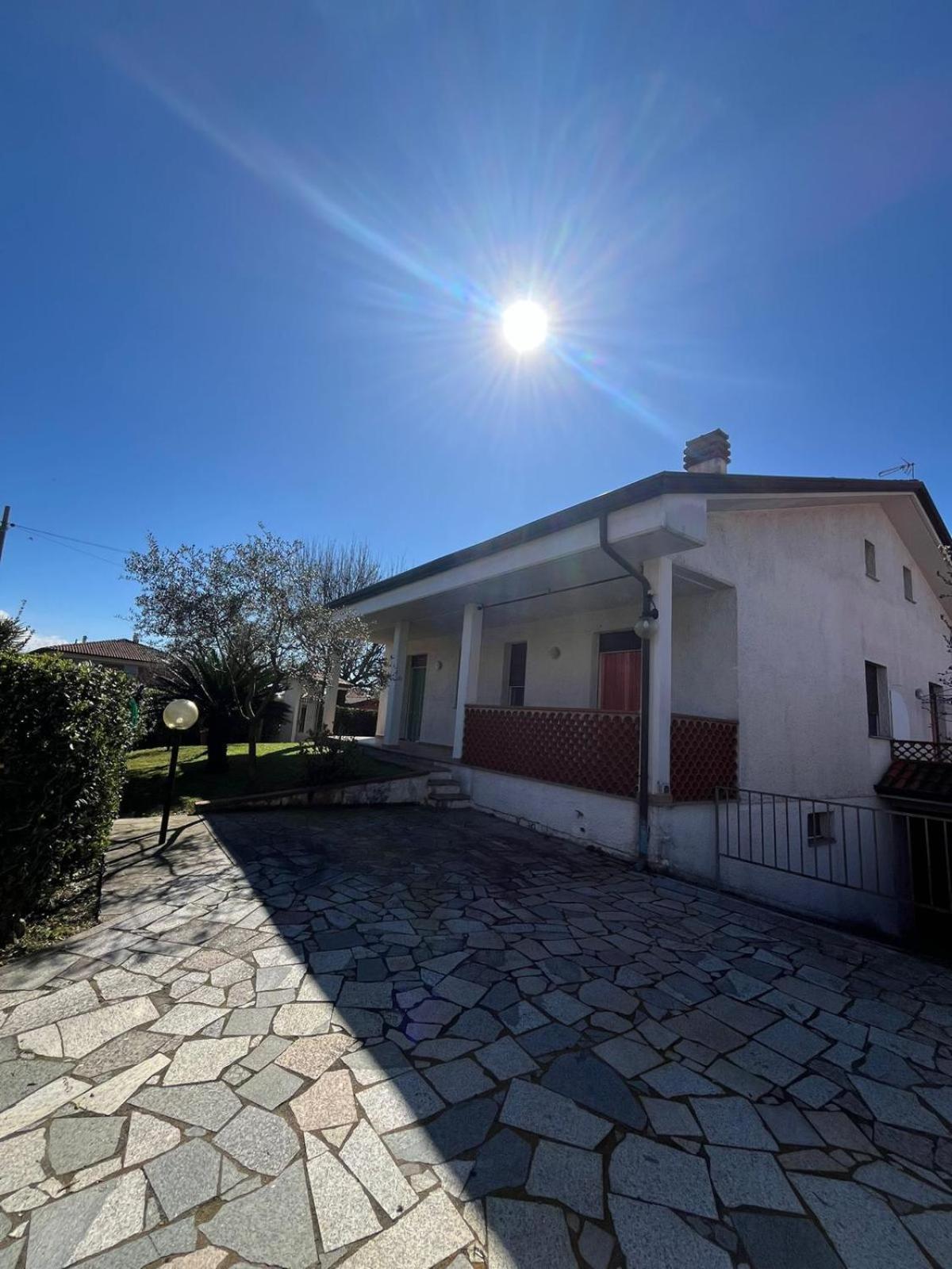 B&B Il Girasole Ortonovo Exterior foto